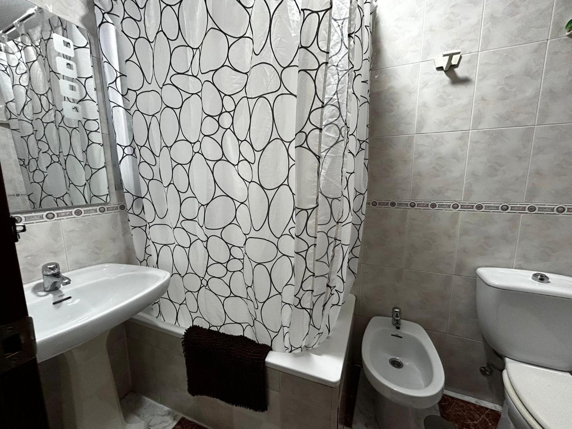 Santa Isabel Low Cost Rooms In Private House Sevilla Ruang foto